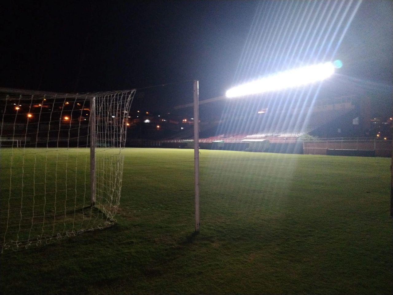 Nova iluminação foi testada nesta terça-feira (12)