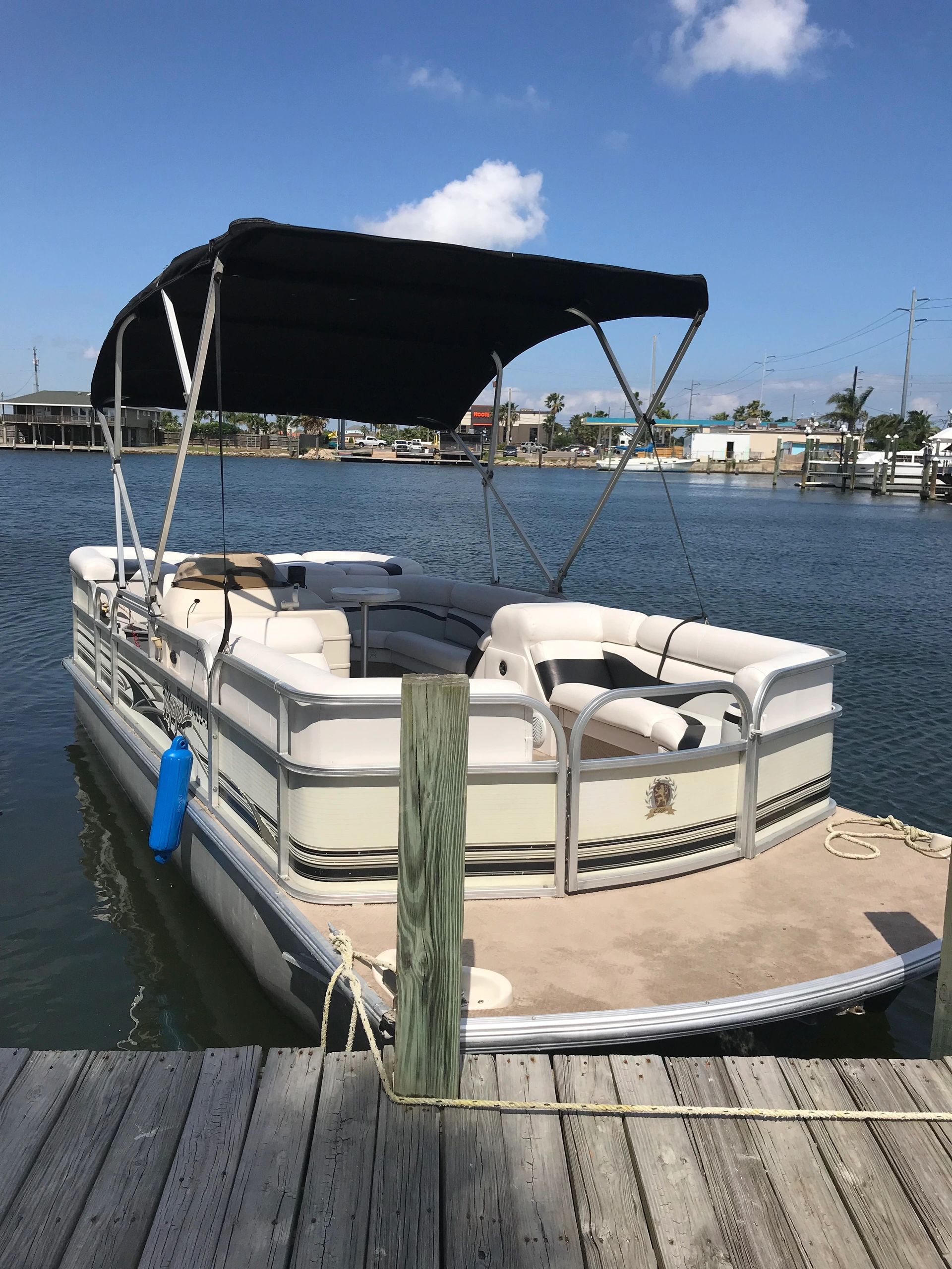 8 Hour Large Pontoon Rental