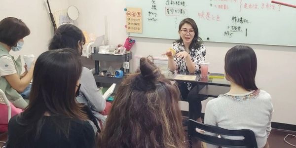 調色盤專業紋繡,霧眉,飄眉,隱形內眼線,一對一創業紋繡教學