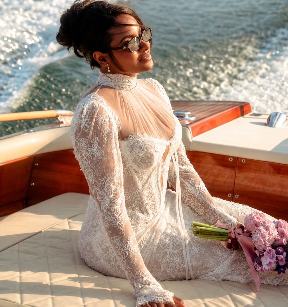 mermaid style wedding dress Ivory White Dresses Detachable Train Bridal Dresses AWD1571 Material:100% Silk gothic black Custom Lace Sleeveless Plunging This wedding dress combines