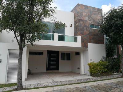 Casa en venta renta Lomas de Angelopolis Parque Campeche Cascatta Puebla Cholula  3 recámaras Alberc
