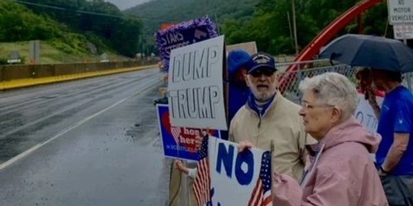 Volunteers fighting against the oligarchy.