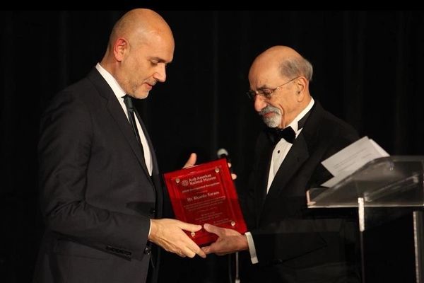 Ricardo Karam receiving a special distinction from the Arab American National Museum
