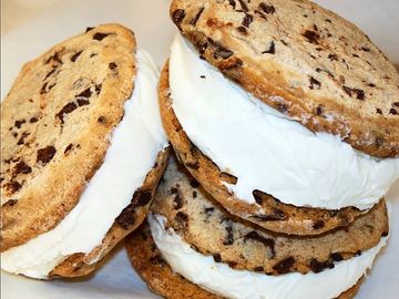 Frozen Custard Cookie Sandwich