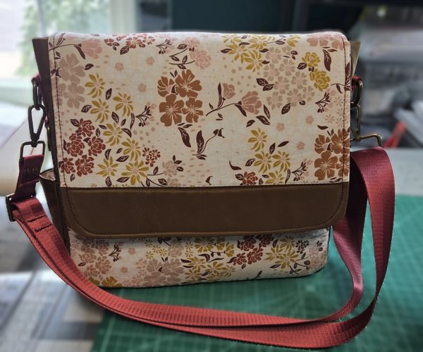 Bag with floral design