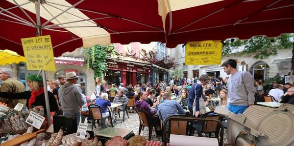 Sunday market St Antonin Noble Val
