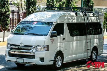 Renta de camioneta Toyota Hiace para viajes