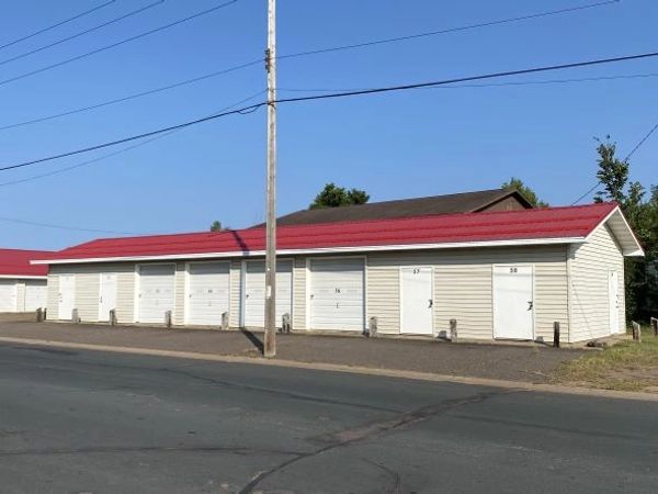 304 N Front Street
8 10'x10' Units and 4 10'x20' Units