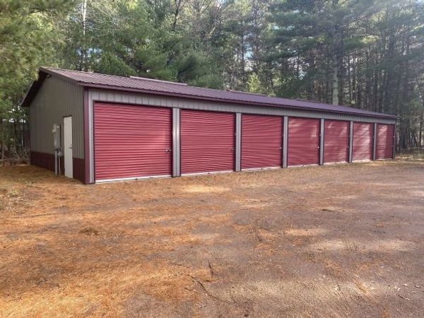 W7721 County Highway E
East Building, 7 10'x26' units