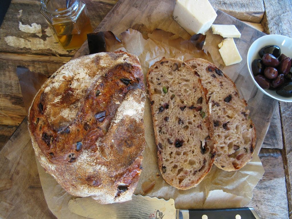 Sourdough pot bread with parmesan and basil - Sourdough&Olives