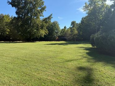 Well-maintained residential yard in Chesapeake Virginia