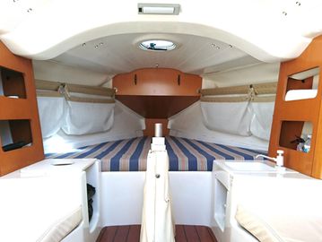 Cabine location voilier Beneteau Golfe-Juan