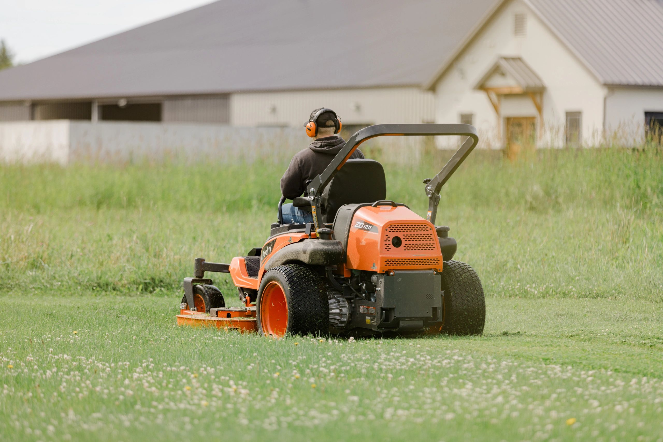lawn care Carp, Dunrobin, Ashton