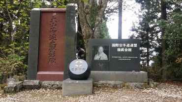 Respect at Sosai's memorial site