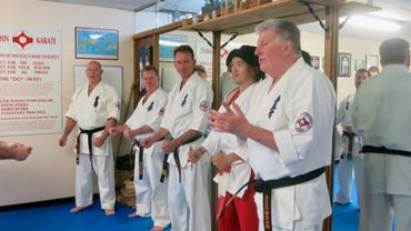 Hanshi Lipman acknowledging seminar participants