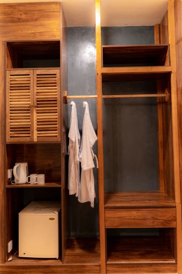 wardrobe from the deluxe room at Dumani Nagar Hotel & Resort