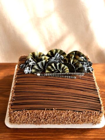 Milky truffle chocolate cake 
2 kg square