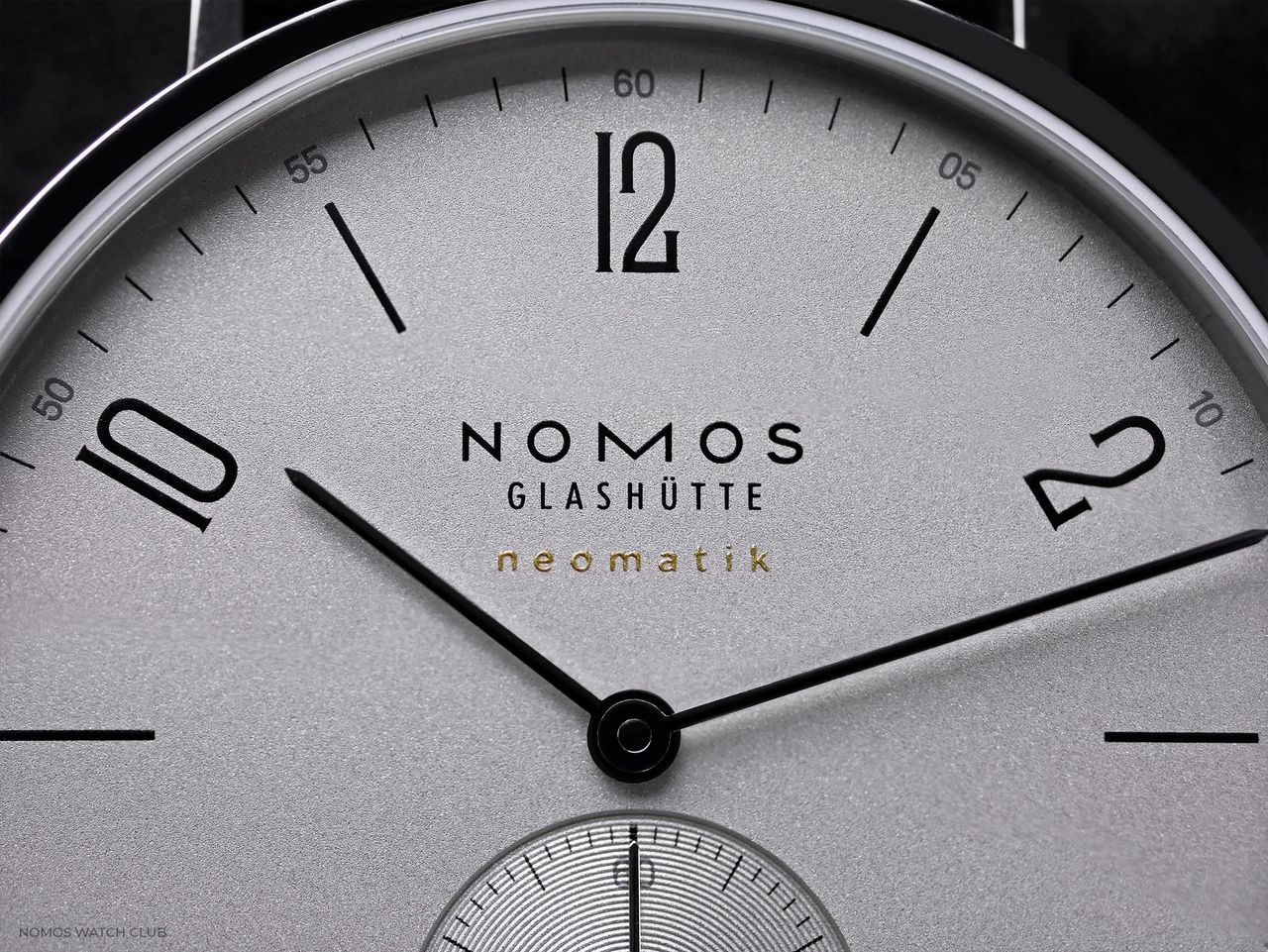 Hands-On: NOMOS Tangente neomatik 39 Platinum Gray (Platingrau)