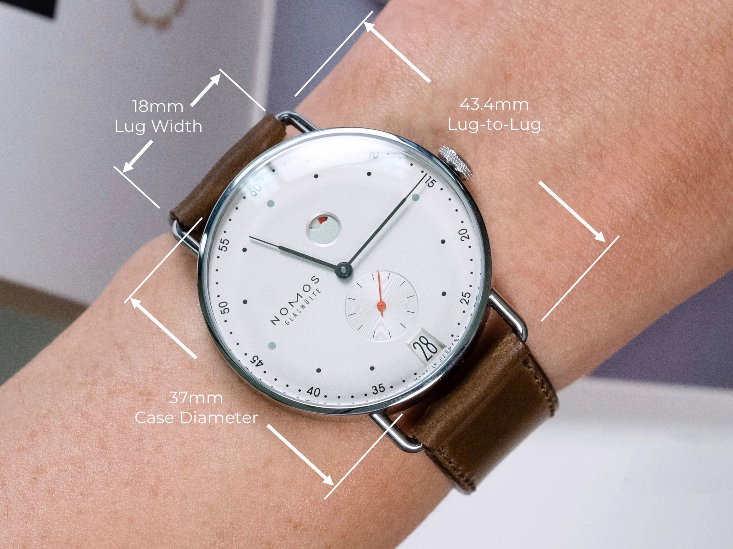 Wrist-Guide: NOMOS Metro date power reserve for small wrists