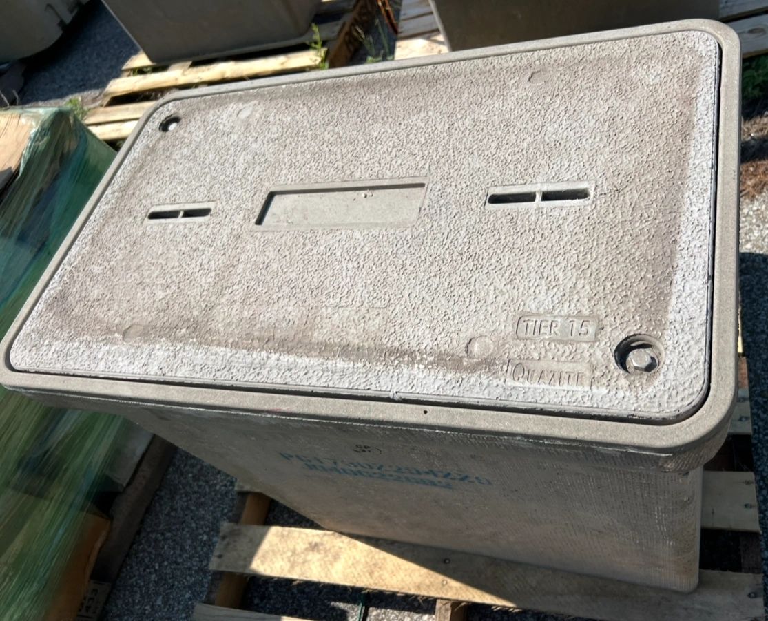 Hubbell Quazite 17x30x30 TIER 15 / 22 Polymer Concrete Handhole / Vault