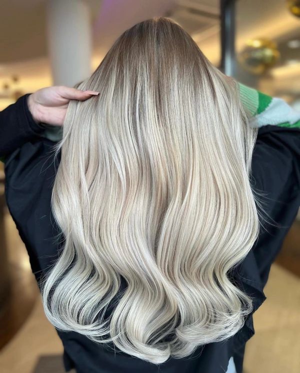 Haarverlängerung und Haarverdichtung in Kolbermoor – Tape-In Extensions und Keratin Bondings bei WOW