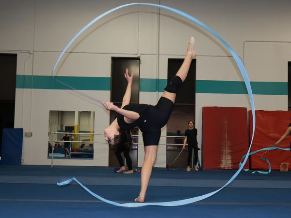 rhthmic gymnast using ribbon flexibility