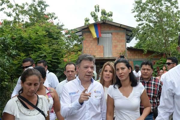 Nuestra fundadora, Yineth Pérez, junto al expresidente Juan Manuel Santos en una visita a la Granja