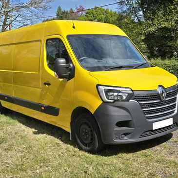 A picture of a vinyl wrapped renault master in yellow done by daneside solutions limited for a dhl c