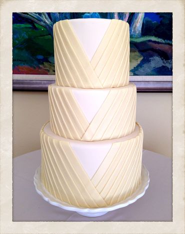 Simple, sophisticated wedding cake 