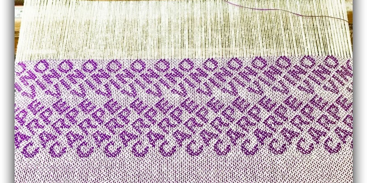 text woven "carpe Vino"
