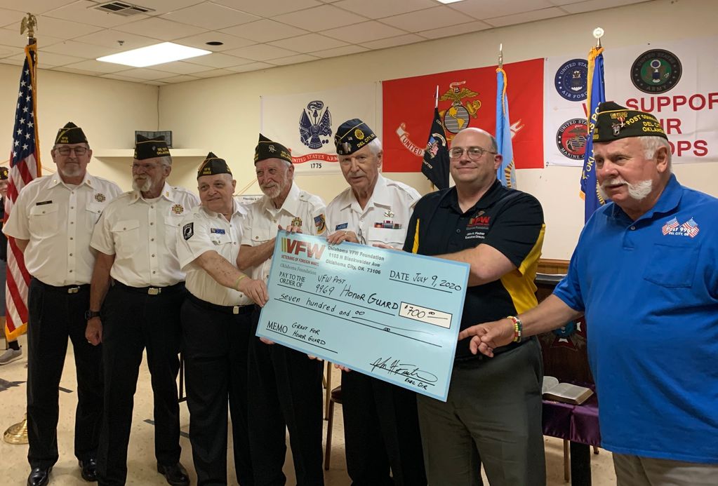 VFW Post hands out financial awards