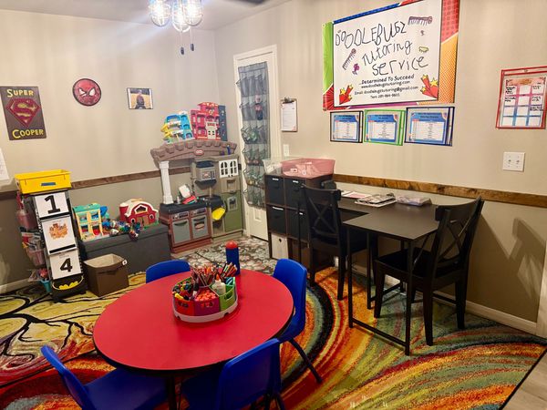 Colorful and organized tutoring room with kids' furniture and learning materials.