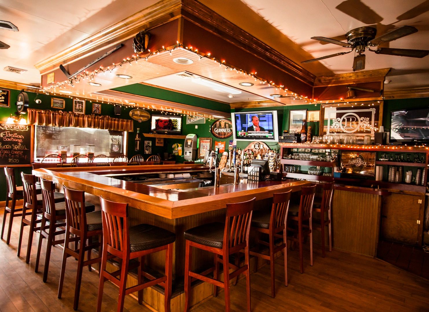 Explore Riley's Pub Menu: Delicious Food & Drinks!