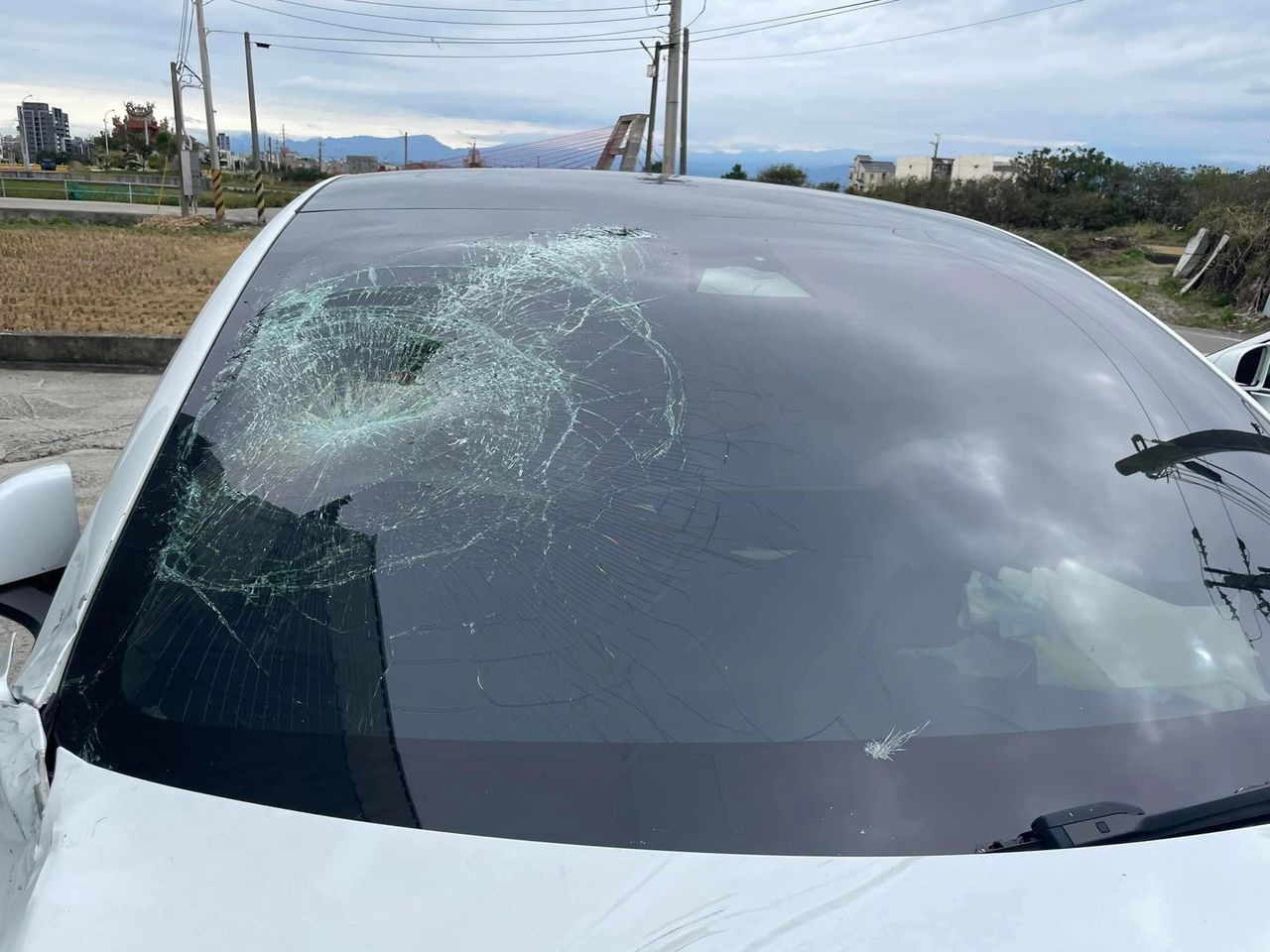 MDBR｜Tesla Model 3｜小事故車體修復《料件備齊》