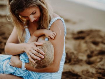 Breastfeeding consult- RI, MA
Baby breastfeeding on beach