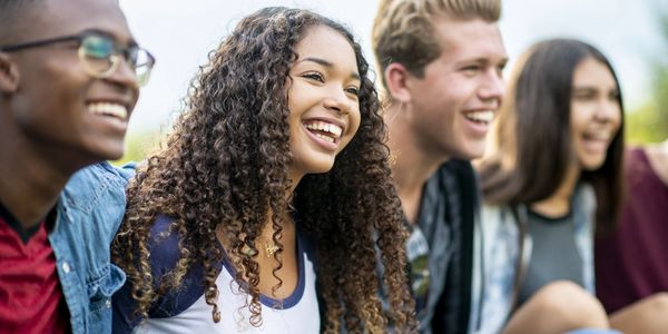 Adolescents avec dents de sagesse