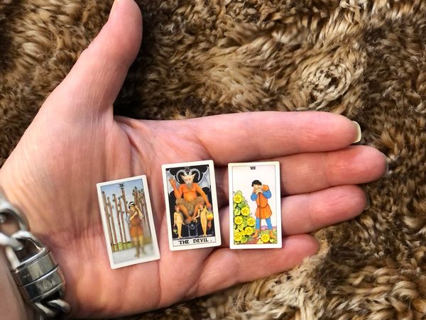 These tiny tarot cards deliver powerful messages