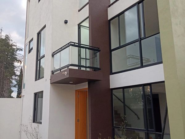 Casa residencial en Tlalmanalco de Velázquez terminada en acabados de aluminio arquitectónico