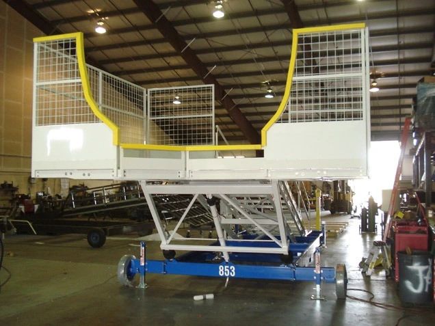 Padded ground-support lift working around an aircraft