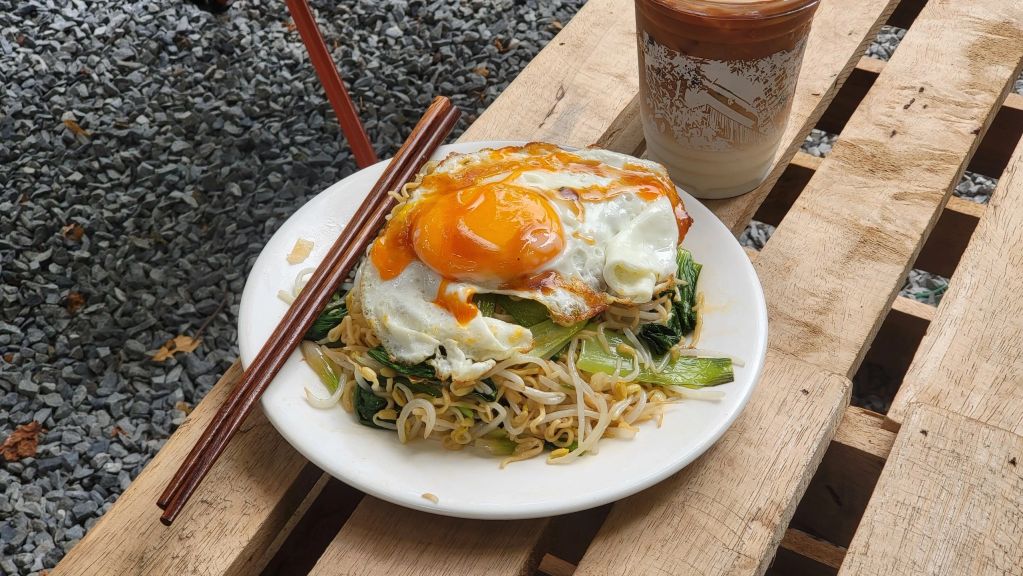 Noodles with fried egg and iced coffee.