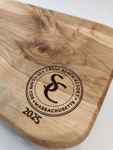 #PersonalizedHomeDecor #EngravedServingBoard #CustomEngraving #SmallBusinessHandmade







