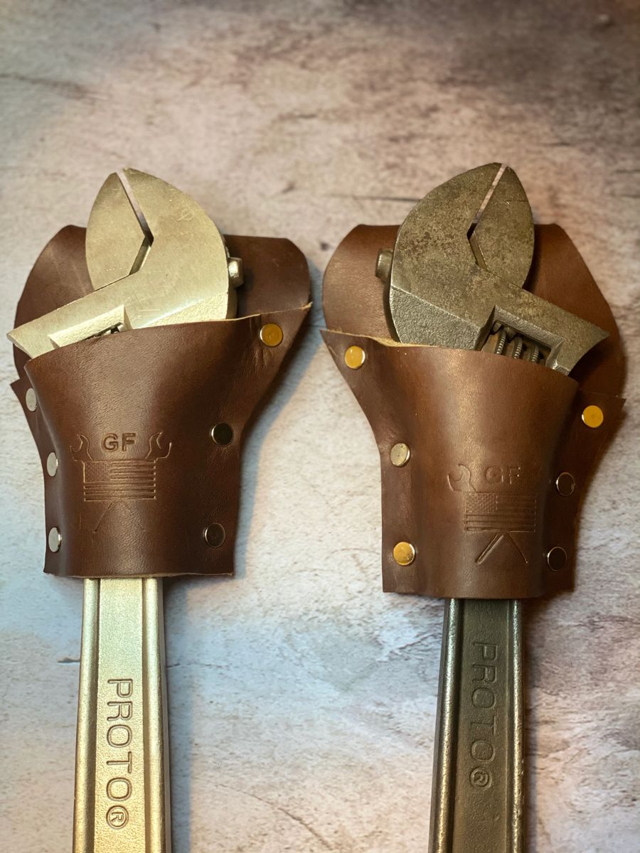 Adjustable wrench holder