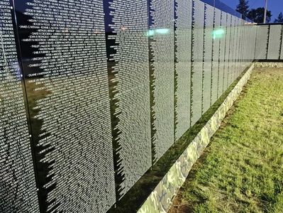 Vietnam Veteran's Commemorative Wall Replica visited O22 in 2025