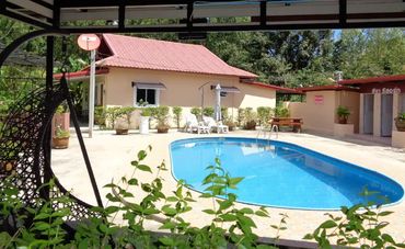 1  double bedroom apartment with Kitchen  and Laundry  Balcony and onsuite shower Room