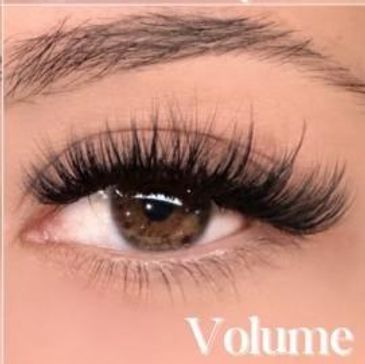 Close picture of a women eyebrow