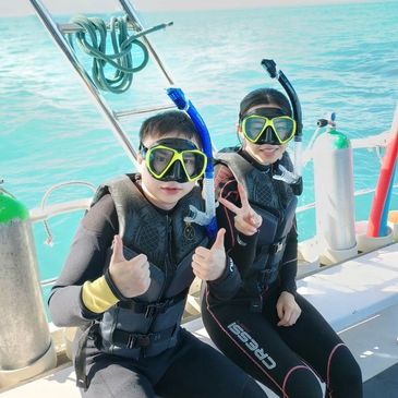 persons snorkeling who do not know how to swim.