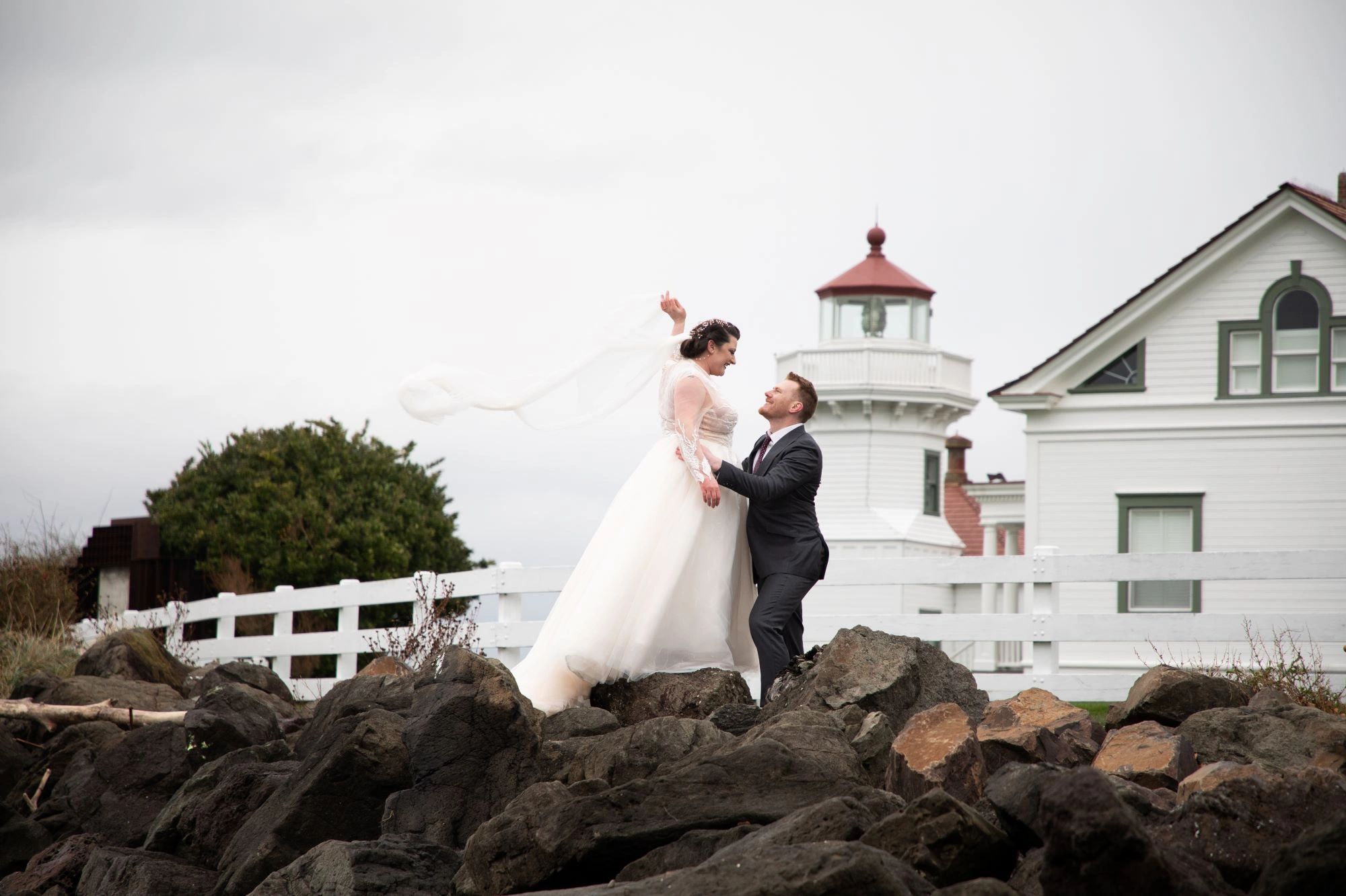 //img1.wsimg.com/isteam/ip/d69e4942-3b5b-4b76-bfec-925f86d0e202/SeattleWeddingsPinkLighImagesMukilteoLighthous.jpg/:/rs=w:1300,h:800