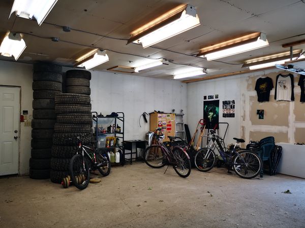 Client BM, Garage pt. 1, cluttered