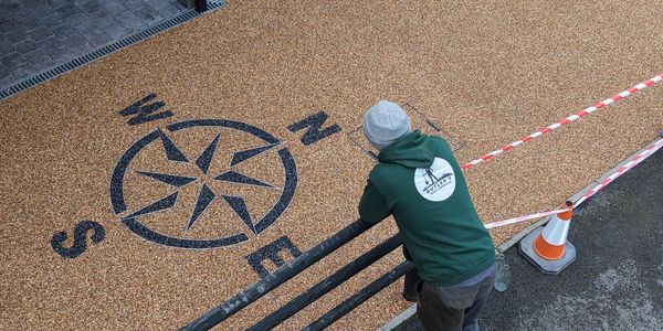 Driveway construction design, made with resin-bound surfacing. clean and modern driveway design