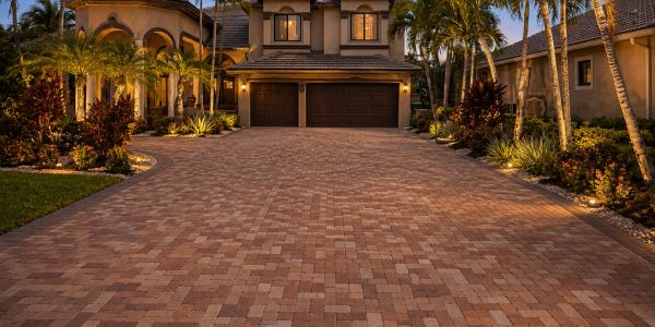 CLAY PAVER DRIVEWAY IN TUMBLED JAVA WITH TUMBLED COCOA BORDER